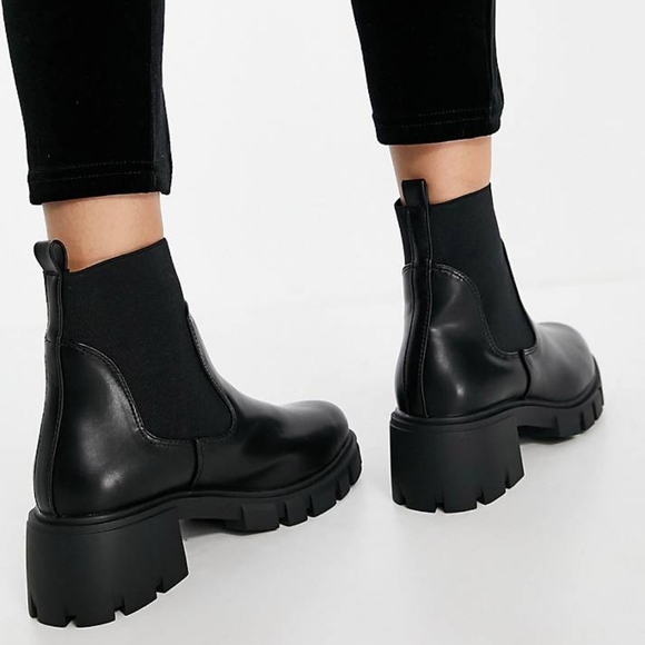 ASOS DESIGN WIDE FIT ROBBIE CHUNCKY CHELSEA BOOTS IN BLACK - Picture 2 of 2